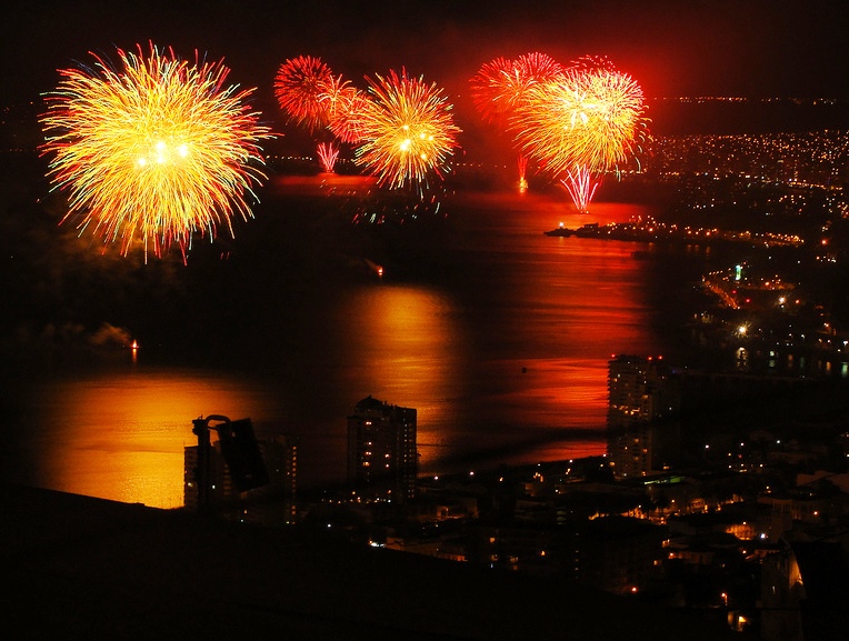 valparaiso-chile-new-year-fireworks
